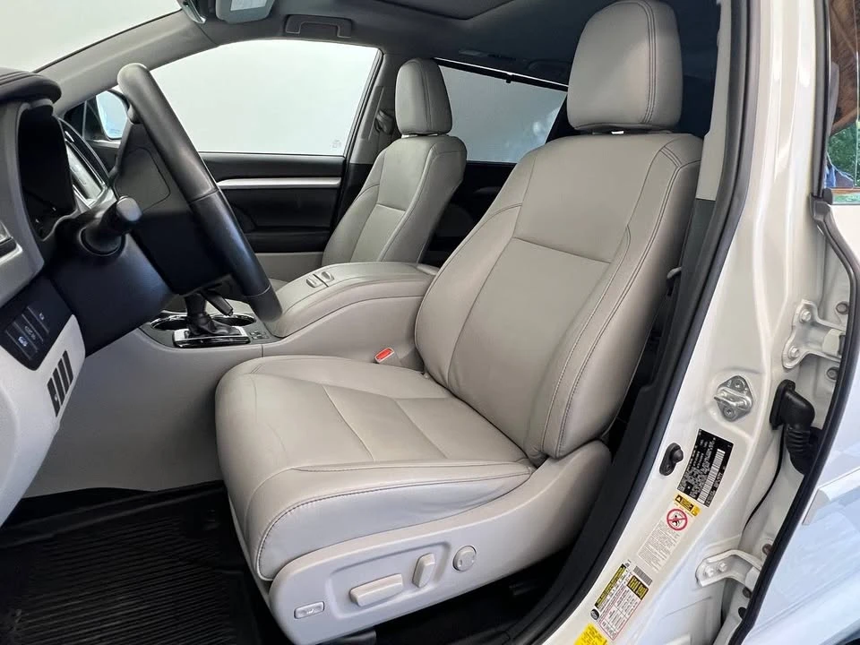 2019 Toyota Highlander - Image 8 of 20