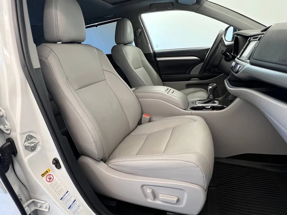 2019 Toyota Highlander - Image 13 of 20