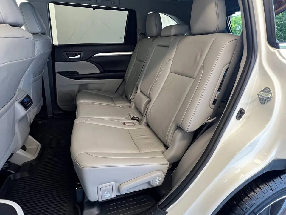 2019 Toyota Highlander - Image 10 of 20