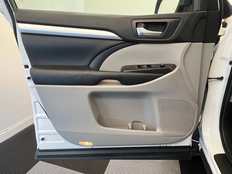 2019 Toyota Highlander - Image 7 of 20