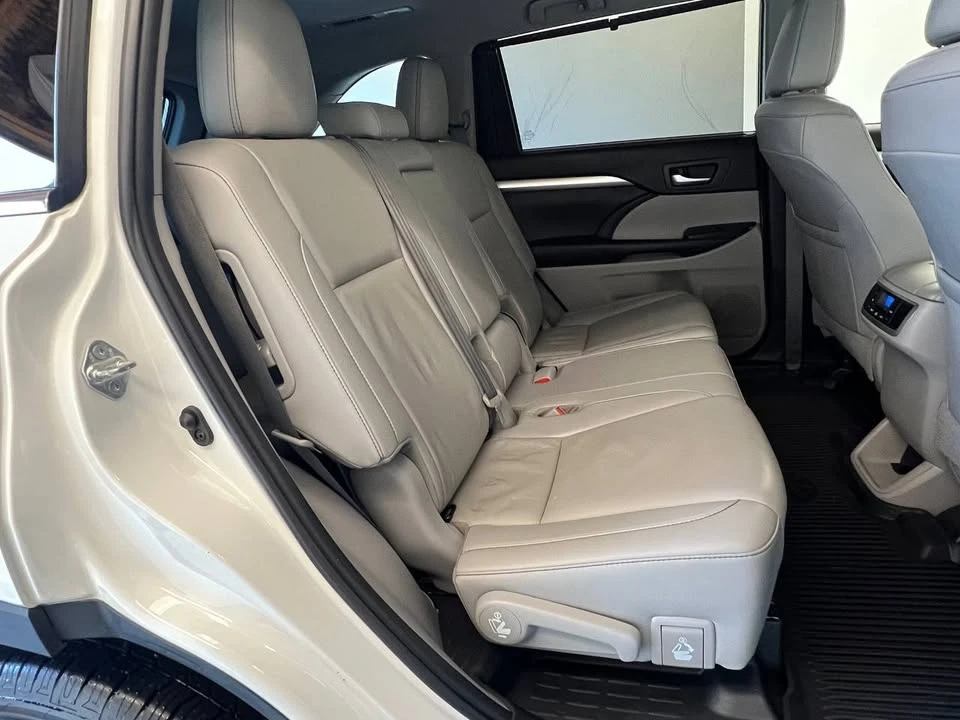2019 Toyota Highlander - Image 15 of 20