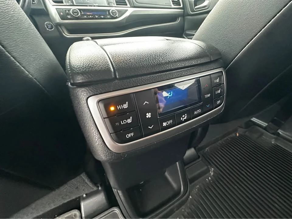 2019 Toyota Highlander - Image 14 of 16