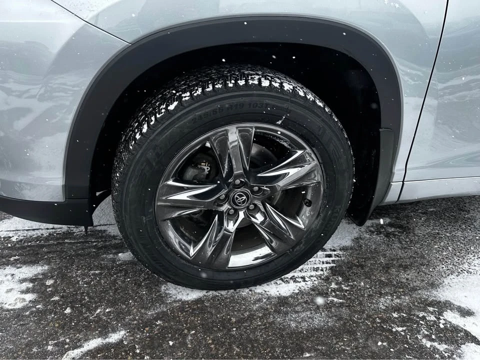2019 Toyota Highlander - Image 2 of 16
