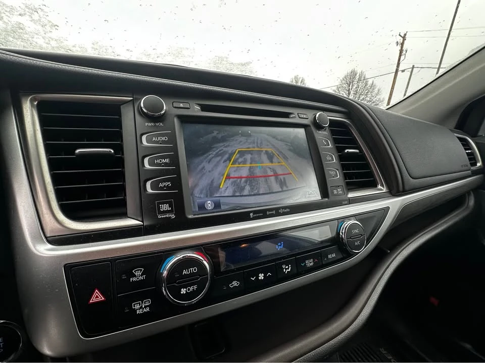 2019 Toyota Highlander - Image 11 of 16