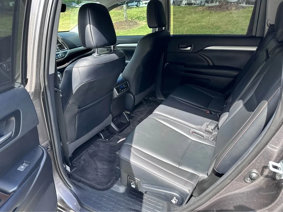 2019 Toyota Highlander - Image 9 of 18