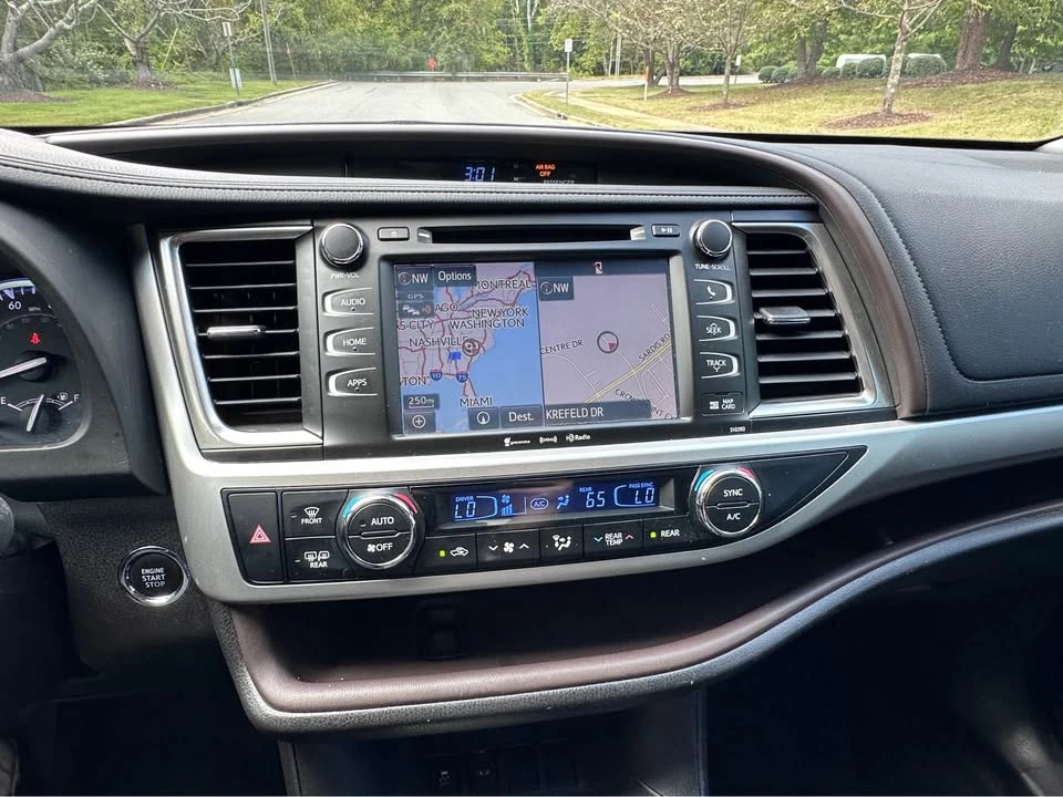 2019 Toyota Highlander - Image 18 of 18