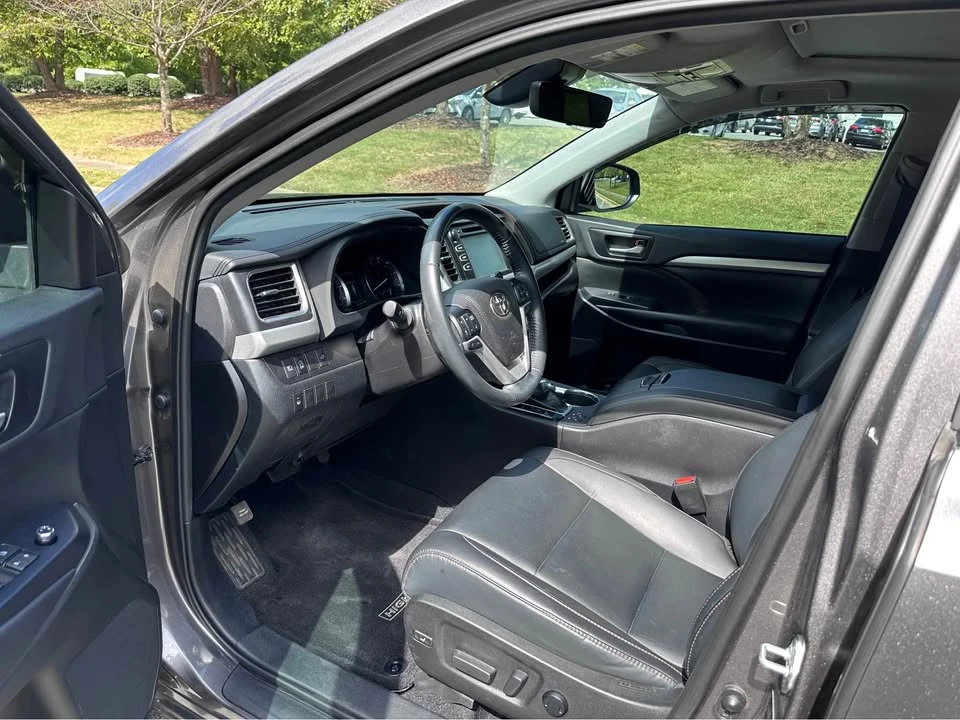2019 Toyota Highlander - Image 8 of 18