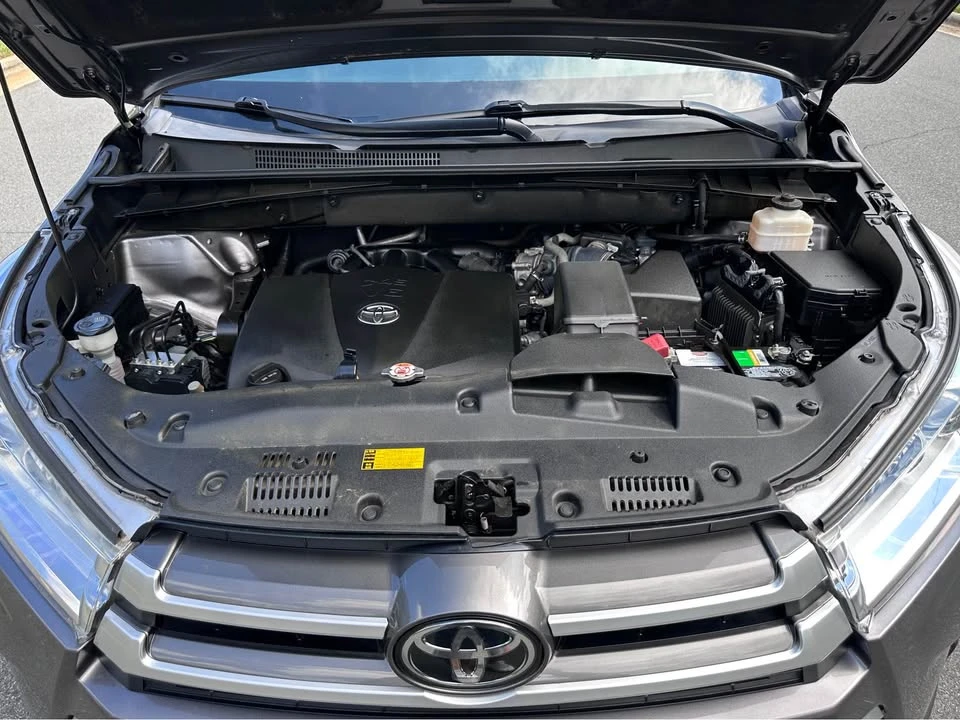 2019 Toyota Highlander - Image 15 of 18