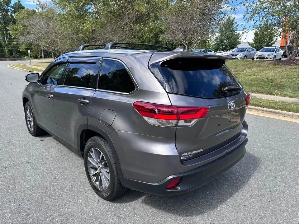 2019 Toyota Highlander - Image 4 of 18