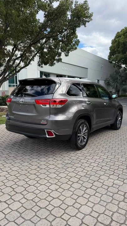 2019 Toyota Highlander - Image 4 of 13
