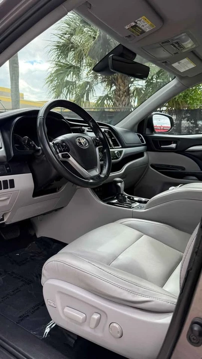 2019 Toyota Highlander - Image 8 of 13