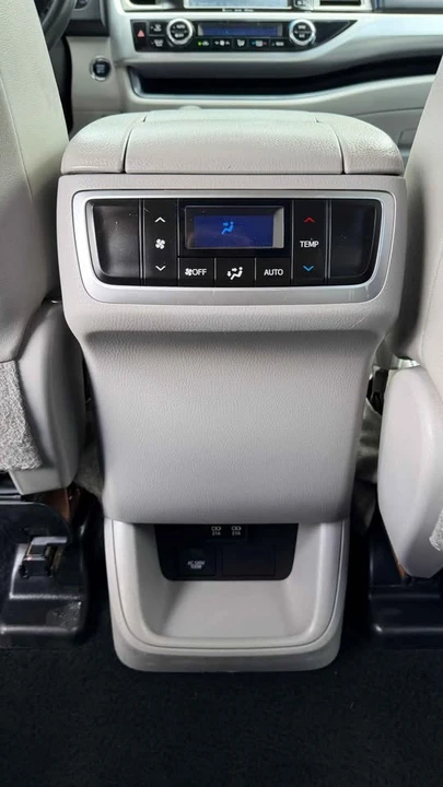 2019 Toyota Highlander - Image 7 of 13
