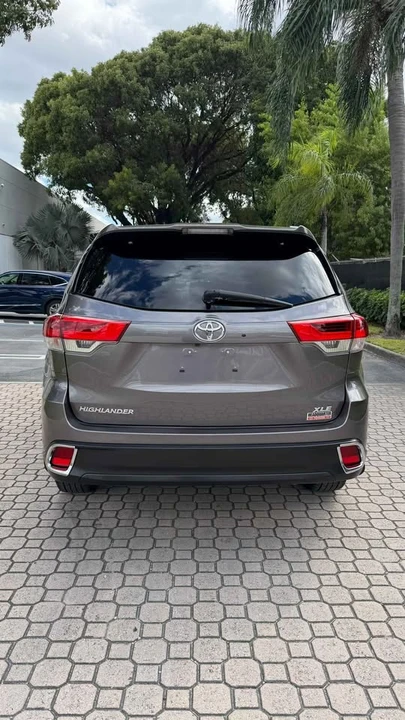 2019 Toyota Highlander - Image 5 of 13