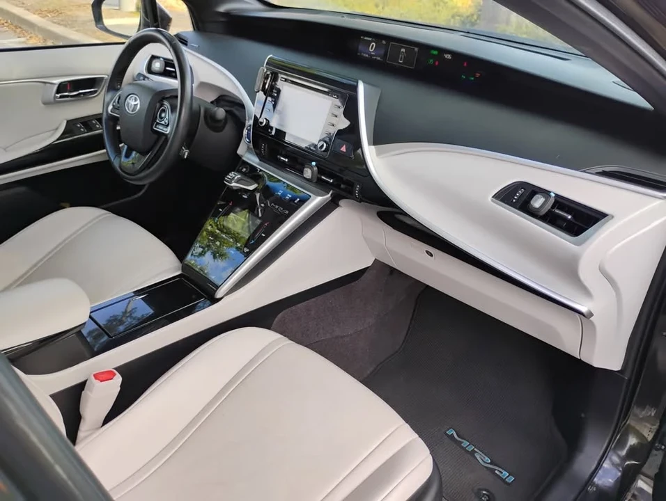 2019 Toyota Mirai - Image 15 of 20