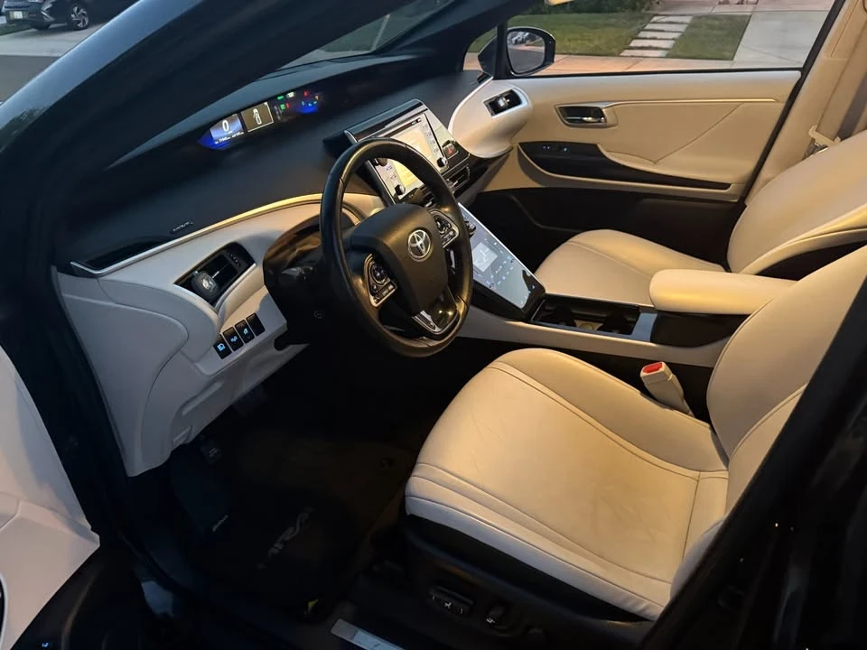 2019 Toyota Mirai - Image 14 of 20