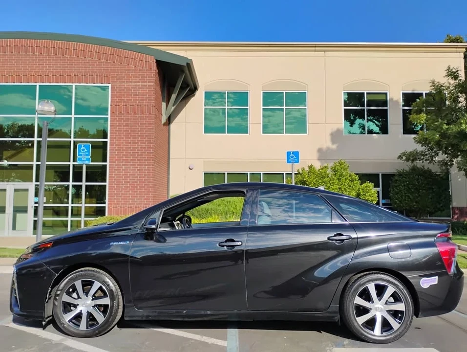 2019 Toyota Mirai - Image 12 of 20