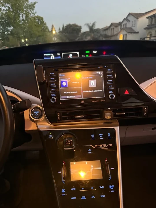 2019 Toyota Mirai - Image 17 of 20