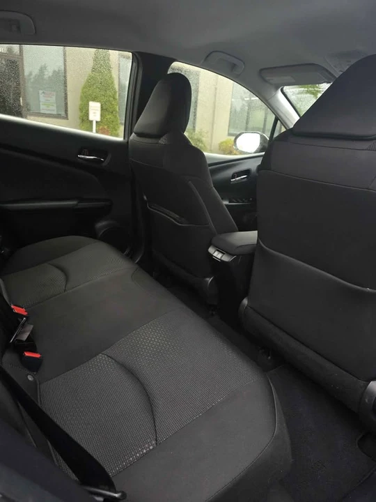 2019 Toyota Prius 4th Gen - Image 12 of 19