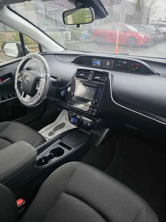 2019 Toyota Prius 4th Gen - Image 9 of 19