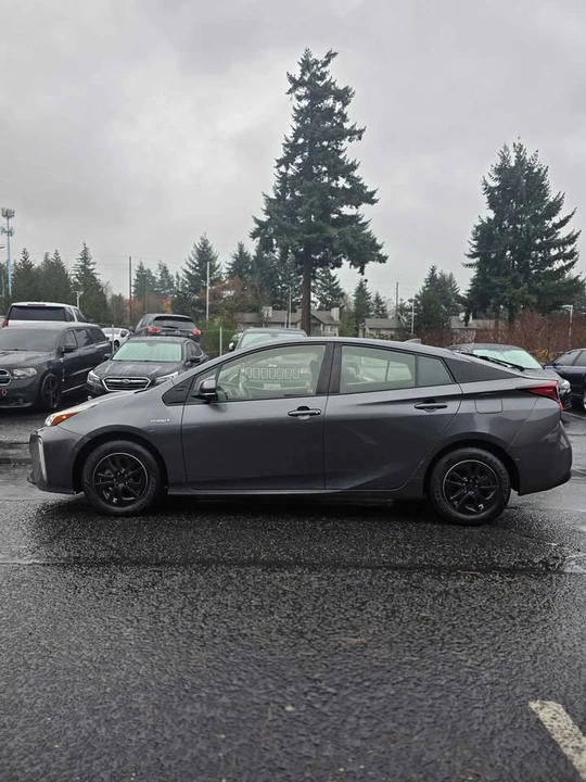 2019 Toyota Prius 4th Gen - Image 2 of 19