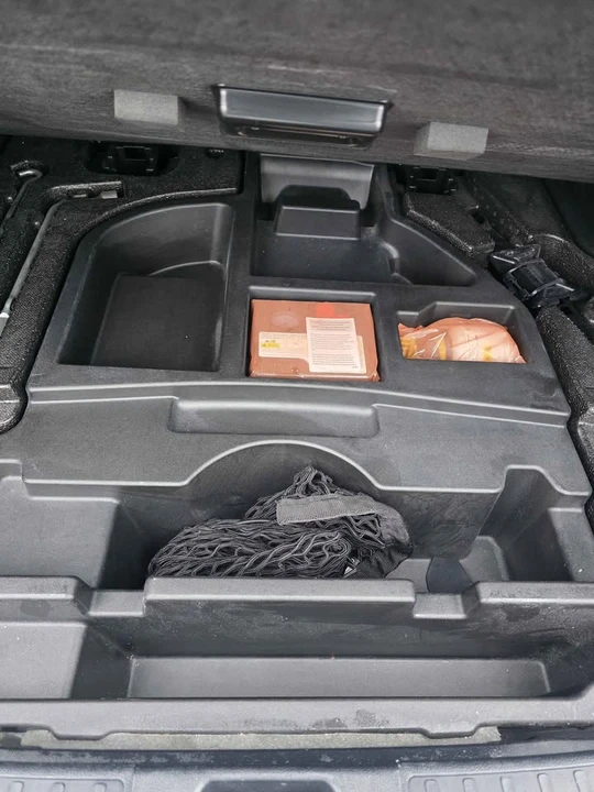 2019 Toyota Prius 4th Gen - Image 18 of 19