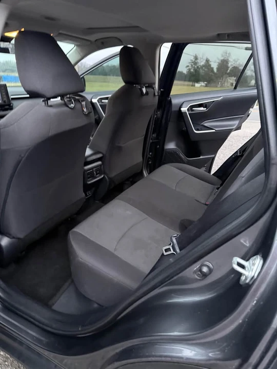 2019 Toyota RAV4 5th Gen - Image 6 of 15