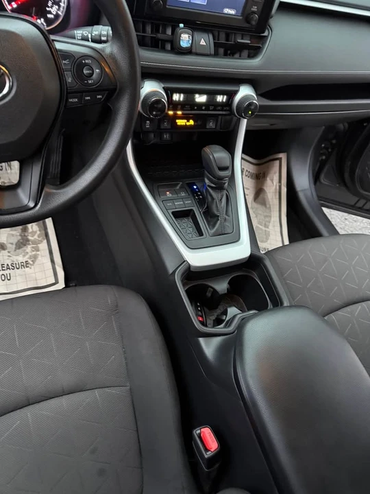2019 Toyota RAV4 5th Gen - Image 8 of 15