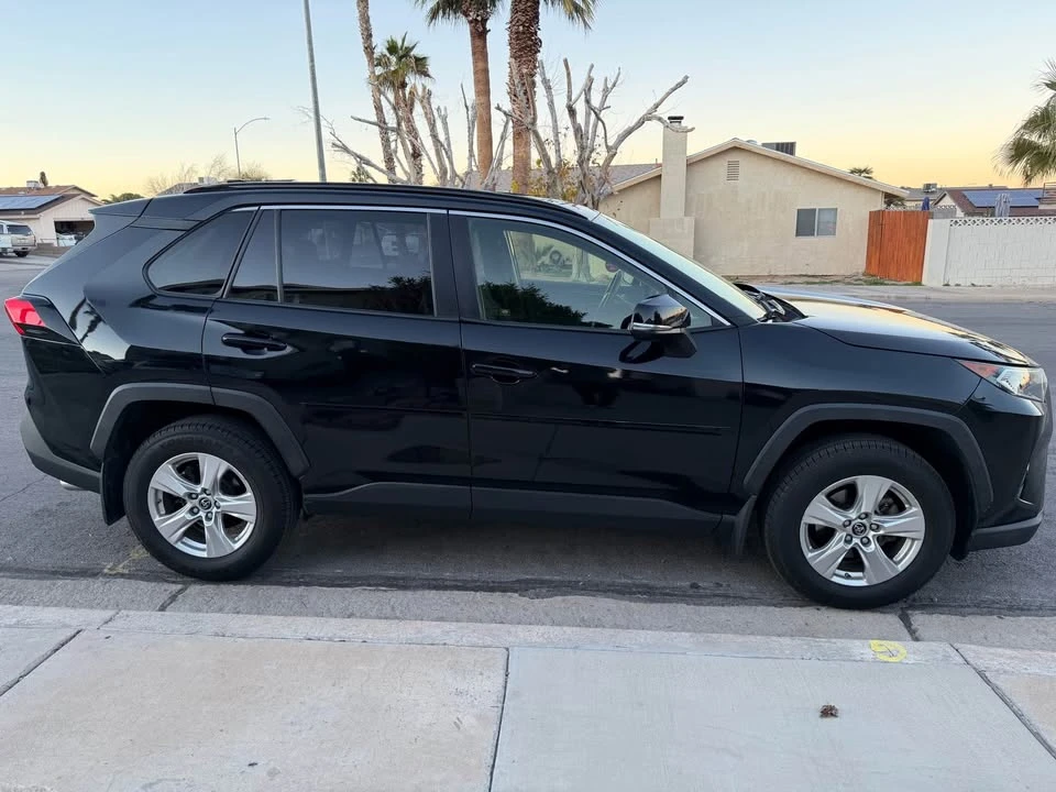 2019 Toyota RAV4 5th Gen - Image 5 of 20