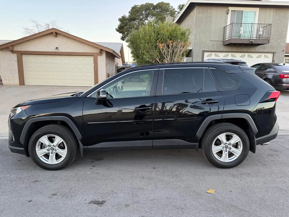 2019 Toyota RAV4 5th Gen - Image 4 of 20