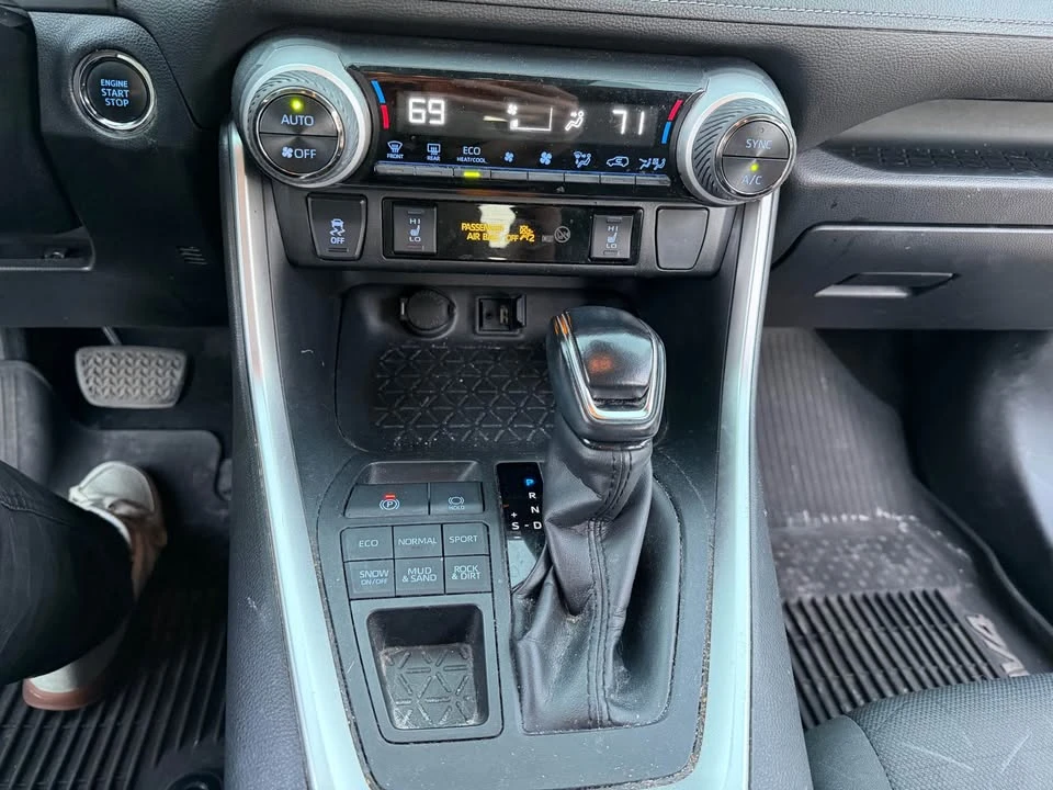 2019 Toyota RAV4 5th Gen - Image 13 of 20
