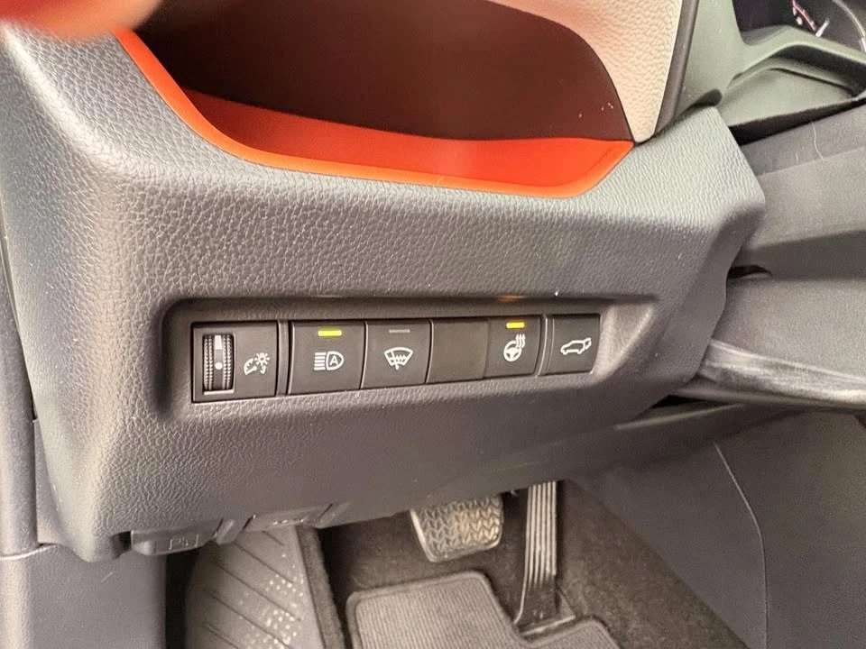 2019 Toyota RAV4 5th Gen - Image 13 of 19
