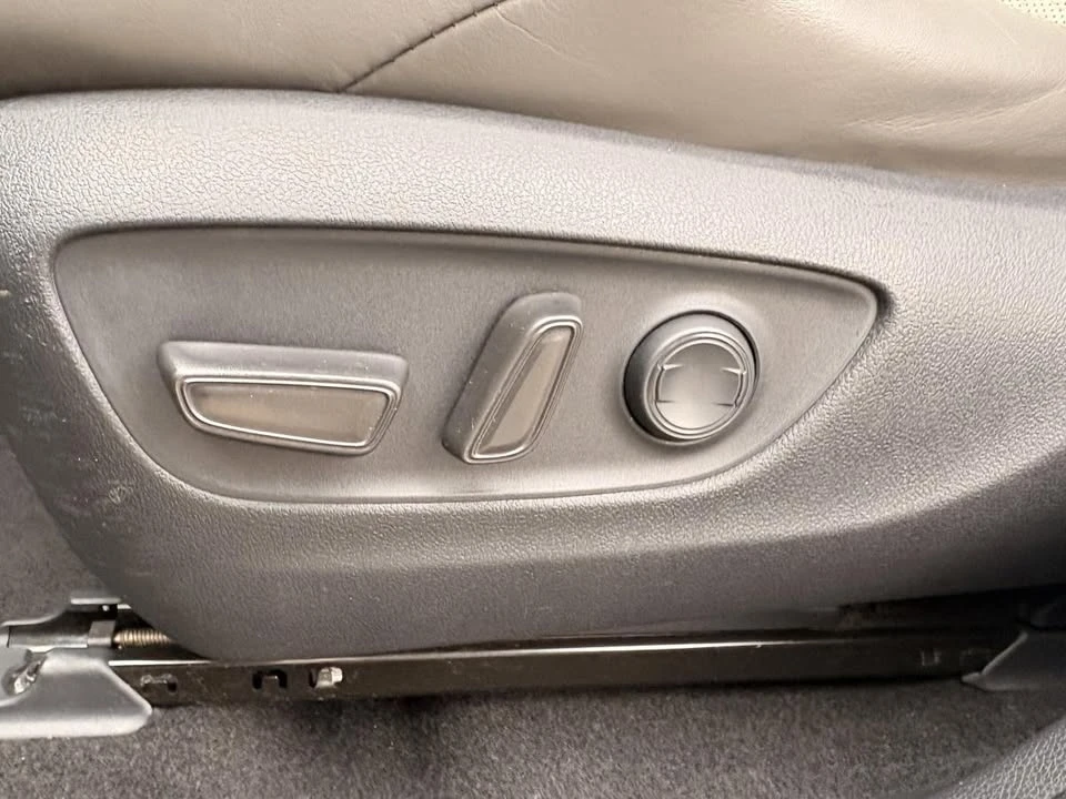 2019 Toyota RAV4 5th Gen - Image 11 of 19