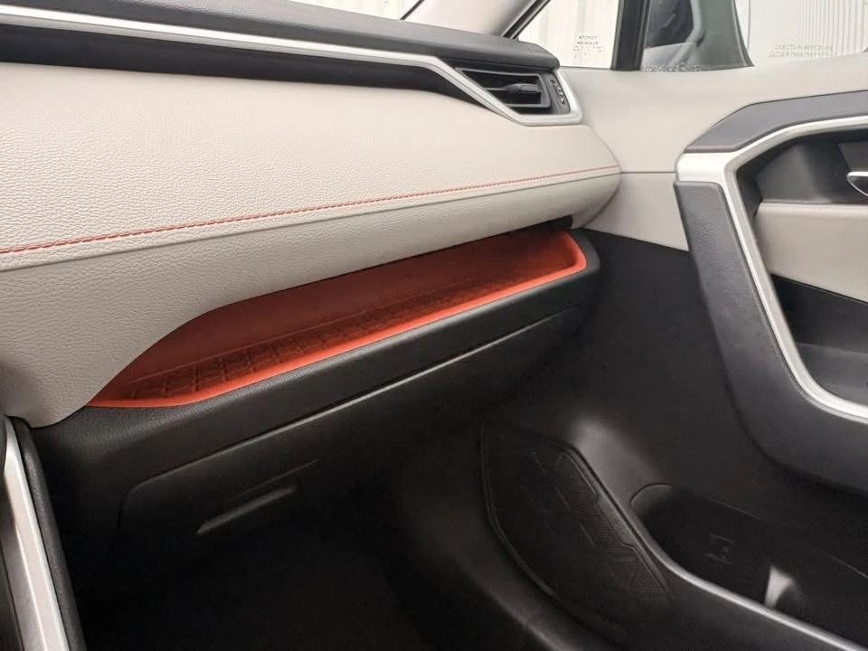 2019 Toyota RAV4 5th Gen - Image 8 of 19