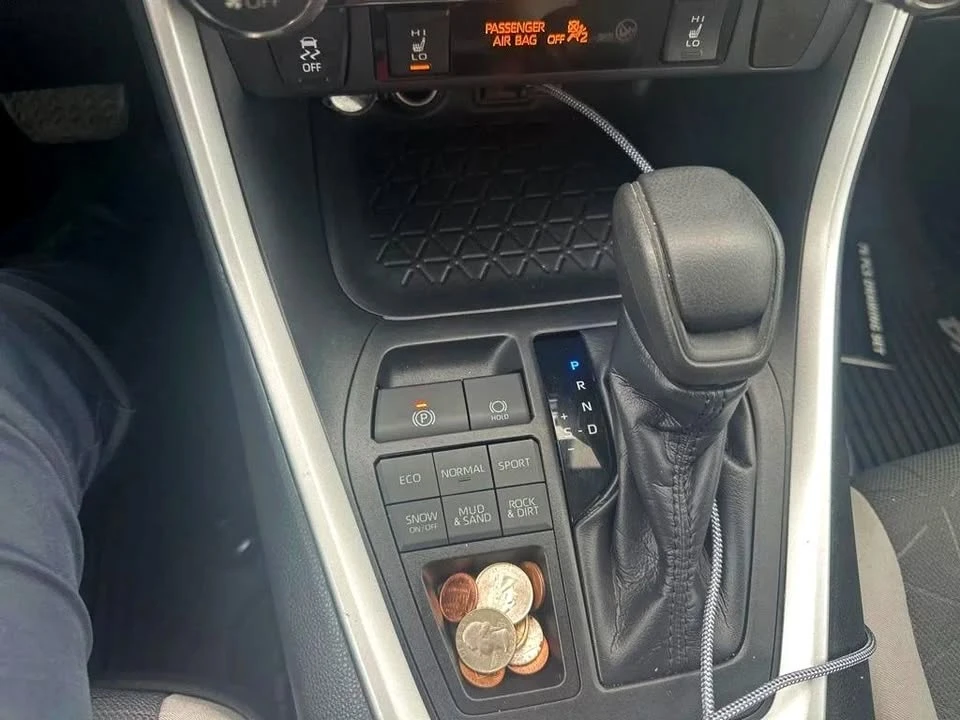 2019 Toyota RAV4 5th Gen - Image 5 of 5