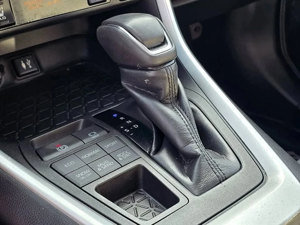 2019 Toyota RAV4 5th Gen - Image 14 of 15