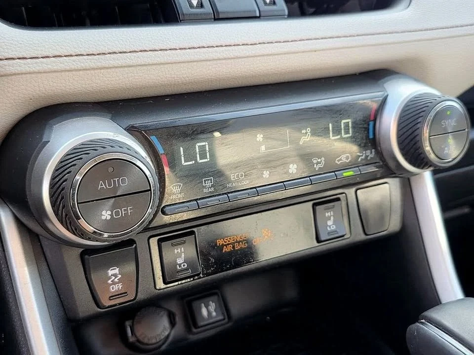 2019 Toyota RAV4 5th Gen - Image 13 of 15