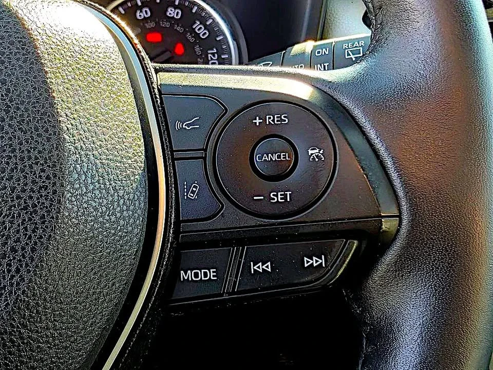 2019 Toyota RAV4 5th Gen - Image 12 of 15
