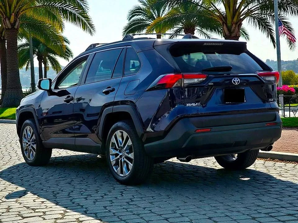 2019 Toyota RAV4 5th Gen - Image 3 of 15