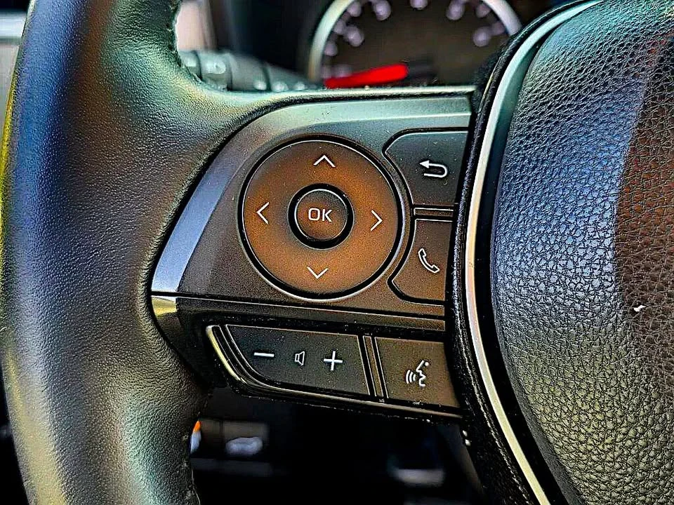 2019 Toyota RAV4 5th Gen - Image 11 of 15