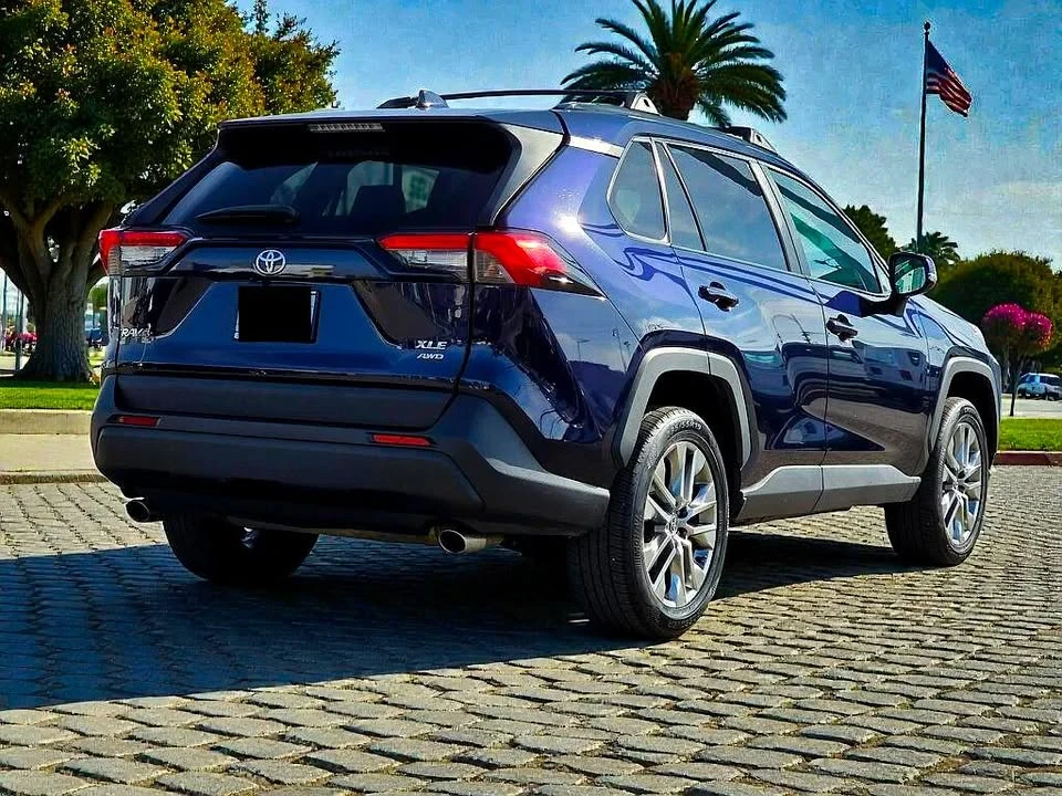 2019 Toyota RAV4 5th Gen - Image 5 of 15
