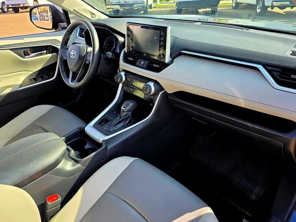 2019 Toyota RAV4 5th Gen - Image 6 of 15