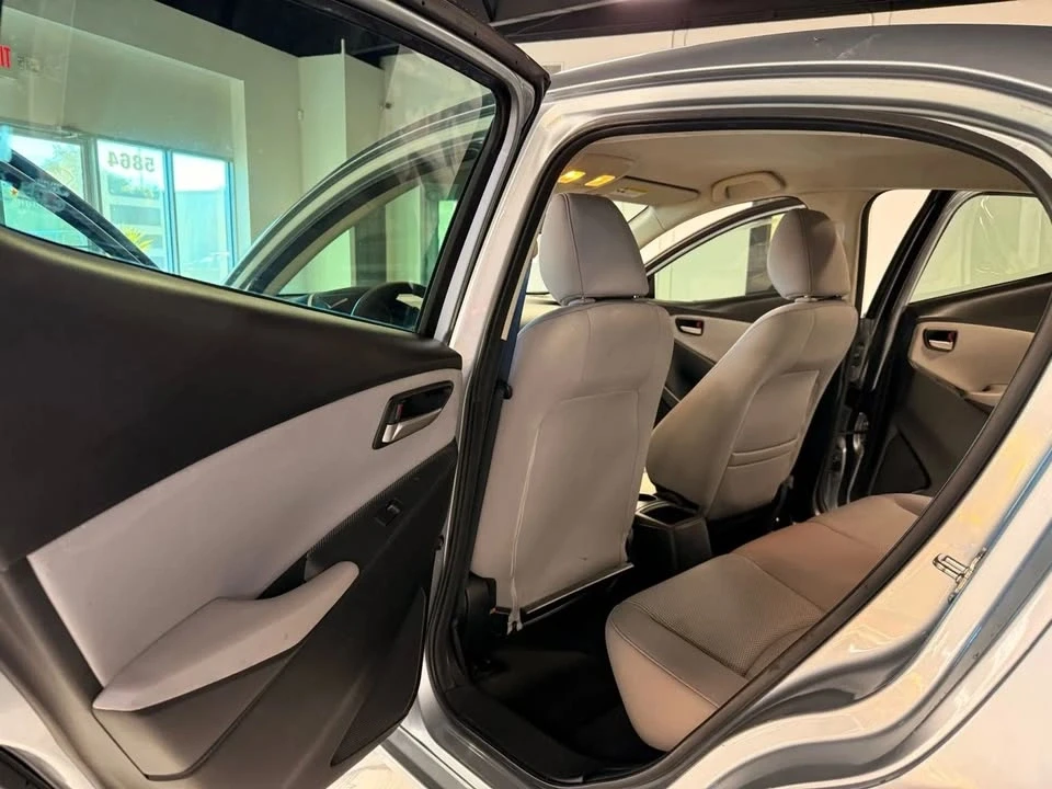 2019 Toyota Yaris - Image 11 of 20