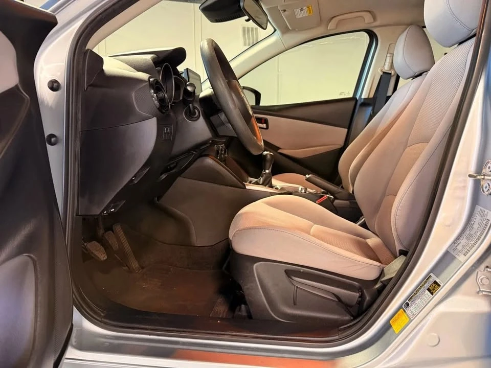 2019 Toyota Yaris - Image 9 of 20