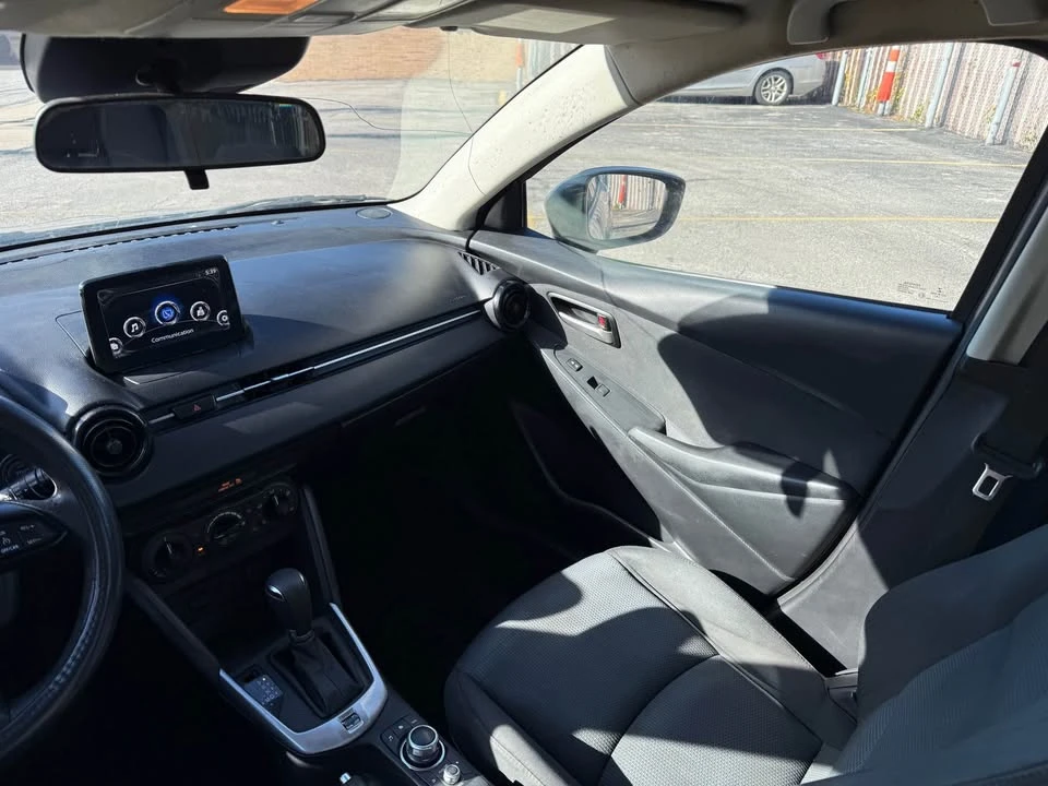 2019 Toyota Yaris - Image 17 of 19