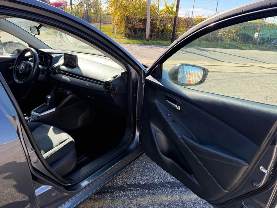 2019 Toyota Yaris - Image 9 of 18