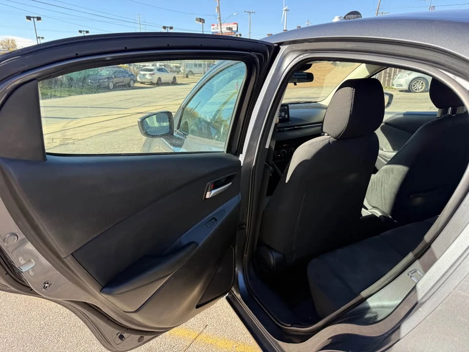 2019 Toyota Yaris - Image 14 of 18