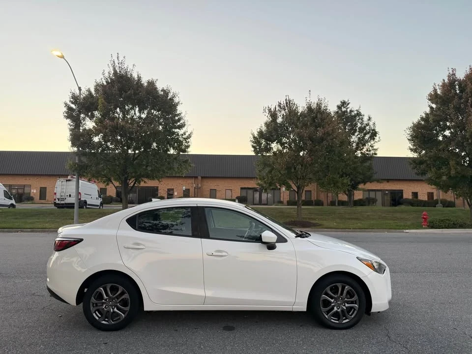2019 Toyota Yaris - Image 6 of 16