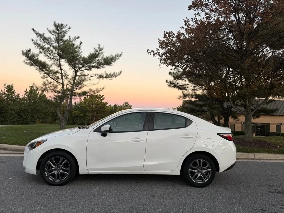 2019 Toyota Yaris - Image 2 of 16
