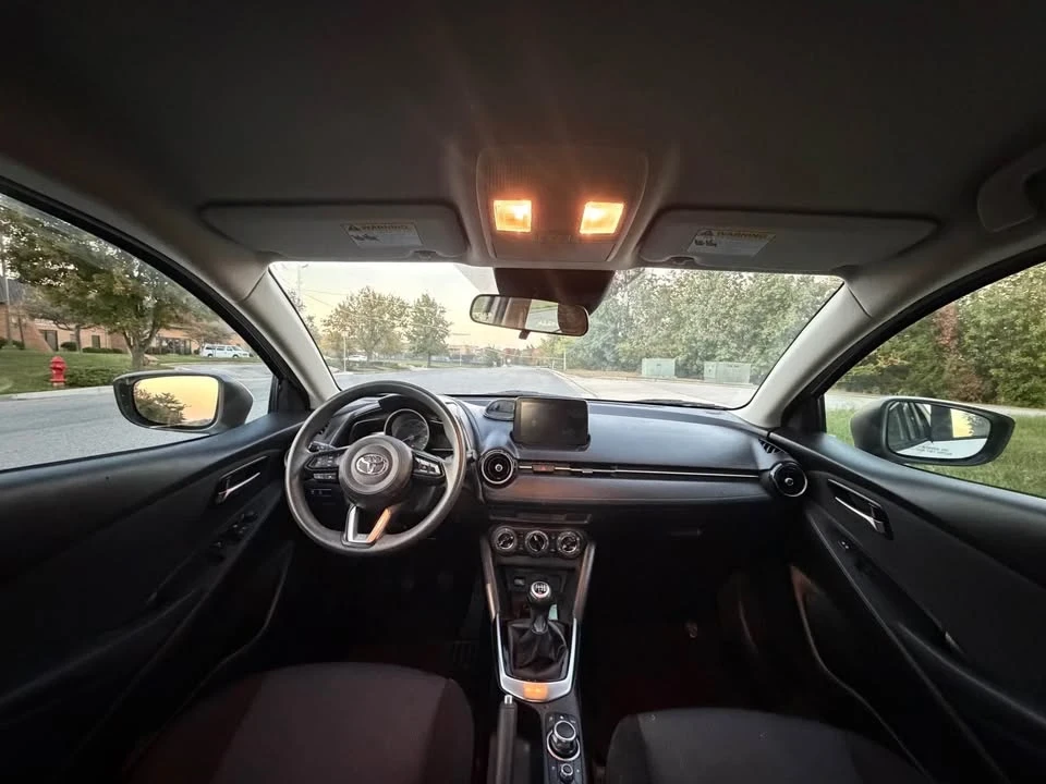 2019 Toyota Yaris - Image 11 of 16