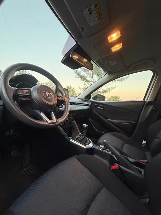 2019 Toyota Yaris - Image 12 of 16